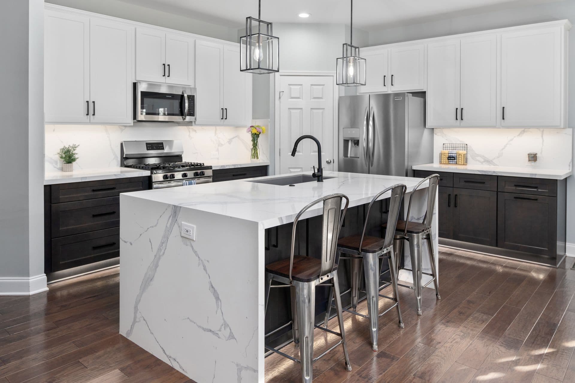 Stressless Remodeling Kitchen Island in Phoenix